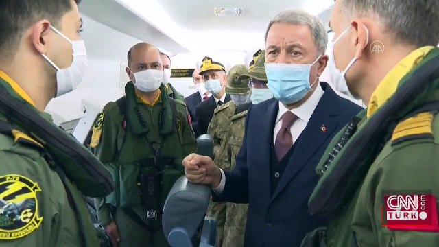 Bakan Akar, Deniz Kuvvetlerinin yeni uçağında inceleme yaptı