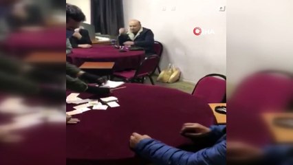 Uşak’ta kumar oynayan 22 kişiye 70 bin TL para cezası kesildi