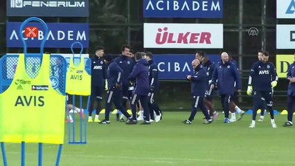 Mesut Özil, Fenerbahçe'de ilk idmanına çıktı!