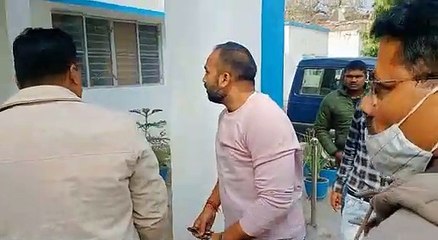 गाड़ी टकराने को लेकर दो पक्षों में विवाद, पुलिस ने आधा दर्जन लोगों को हिरासत में लिया