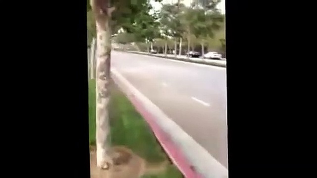 Ce conducteur de Lamborghini s'amuse à accélérer dans son quartier et va le regretter