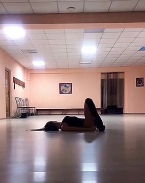 DANJU JE FITNES INSTRUKTORKA, A NOĆU GO-GO IGRAČICA: Ruslanina ŠPAGA će vam pomutiti pamet! (VIDEO)