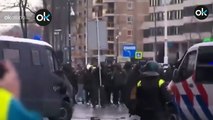 La Policía sofoca violentas protestas contra el toque de queda en Amsterdam