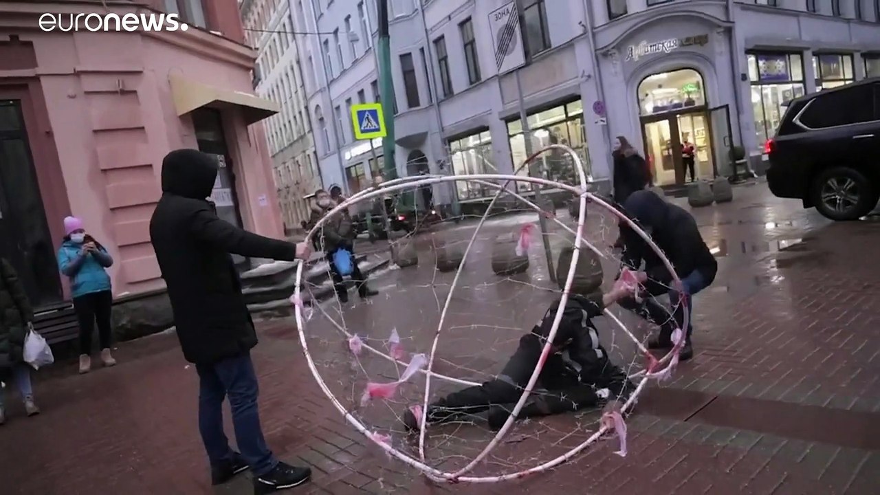 Polit-Performance in Moskau: 'Russische Seelen in Stacheldraht'