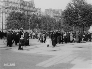 les Parisiens quittant Paris pour la Pentecôte, porte Maillot