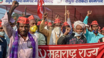 Police tries to stop farmers' march to Governor's house