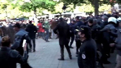 "The government is robbing us", say young Tunisians