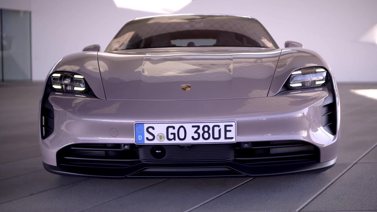 पोर्शे टायन मॉडल रेंज का विस्तार करता है