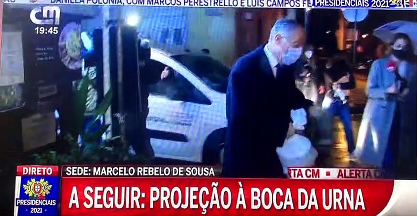 Bife com arroz branco e um ovo a cavalo