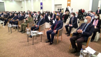 Vali Çiçek: “Aile kurumu sosyal medyadan çok ciddi bir saldırı altında”