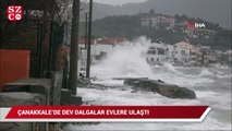 Çanakkale'de dev dalgalar evlere ulaştı