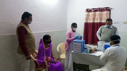 Video: 437 कोरोना वारियर्स को लगे कोविड वैक्सीन के टीके