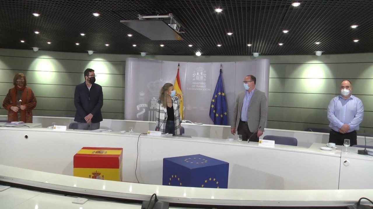 Díaz se reúne con los responsables laborales de las CCAA