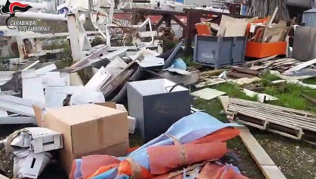Torre Annunziata (NA) - Scarichi abusivi e rifiuti speciali sequestri al Polo Nautico (25.01.21)