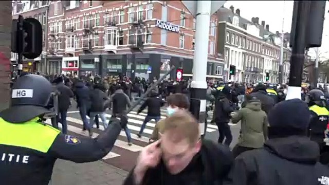 Paesi Bassi, centinaia di arresti dopo gli scontri di domenica. Rutte: Violenze inaccettabili