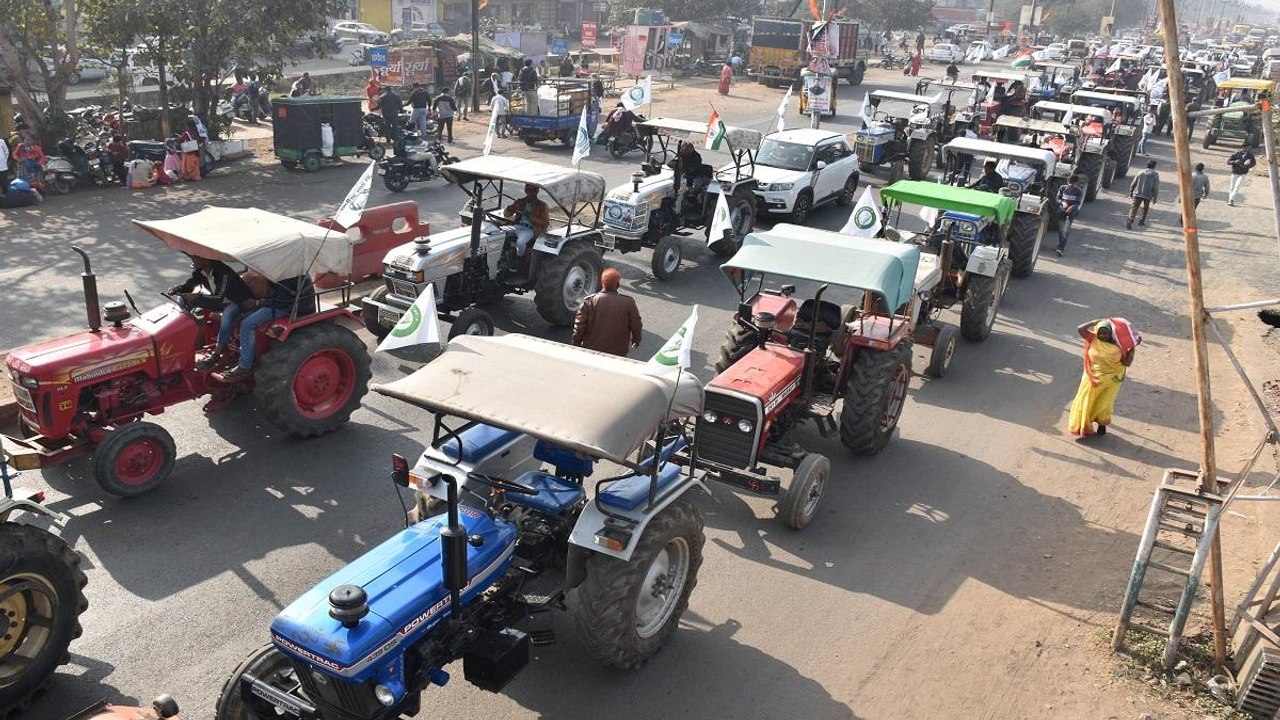 Shah chairs high-level meeting on tractor rally