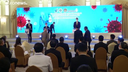 La UE exige "transparencia" a AstraZeneca tras informar ésta de que entregará menos vacunas