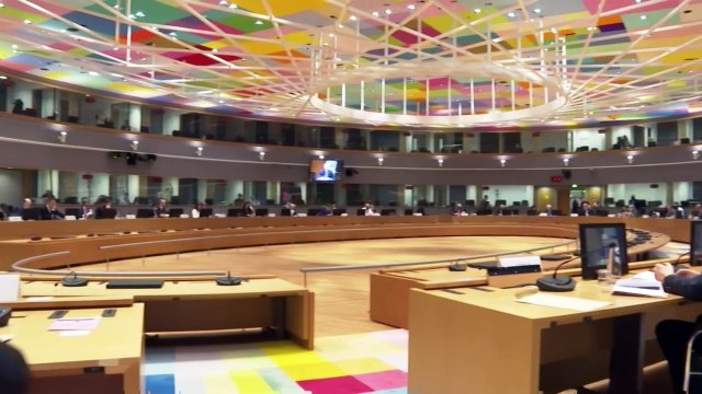 El mundo cierra fronteras frente a la pandemia mientras crecen los retos de la vacunación