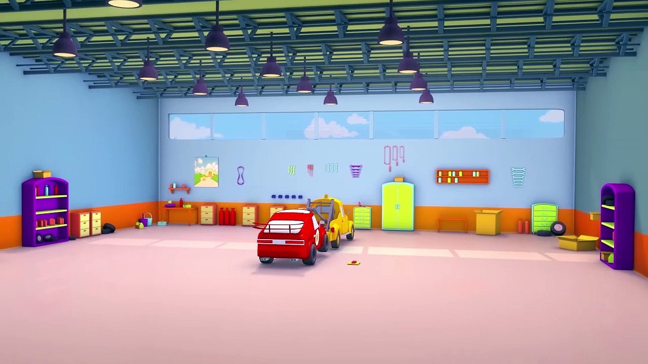 Tom la Dépanneuse et la Voiture de Course à Car City| Voitures et Camions, dessin animé pour enfants