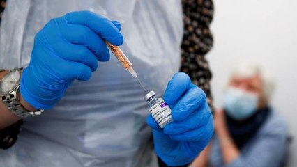 La UE exige "transparencia" a AstraZeneca tras informar ésta de que entregará menos vacunas