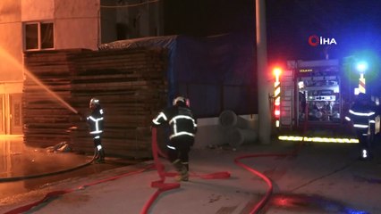 Adana’da mobilya atölyesinde korkutan yangın