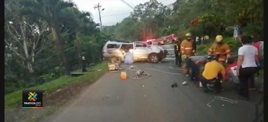 tn7 Carga de perlin se suelta de camión, atraviesa microbús y mata a pareja 250121