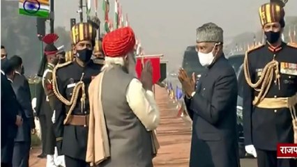 Download Video: PM Modi welcomes President Kovind at Rajpath