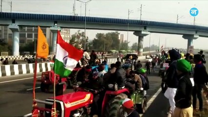 किसानों की ट्रैक्टर रैली जारी, अलग-अलग सीमाओं से राजधानी में घुसे किसान