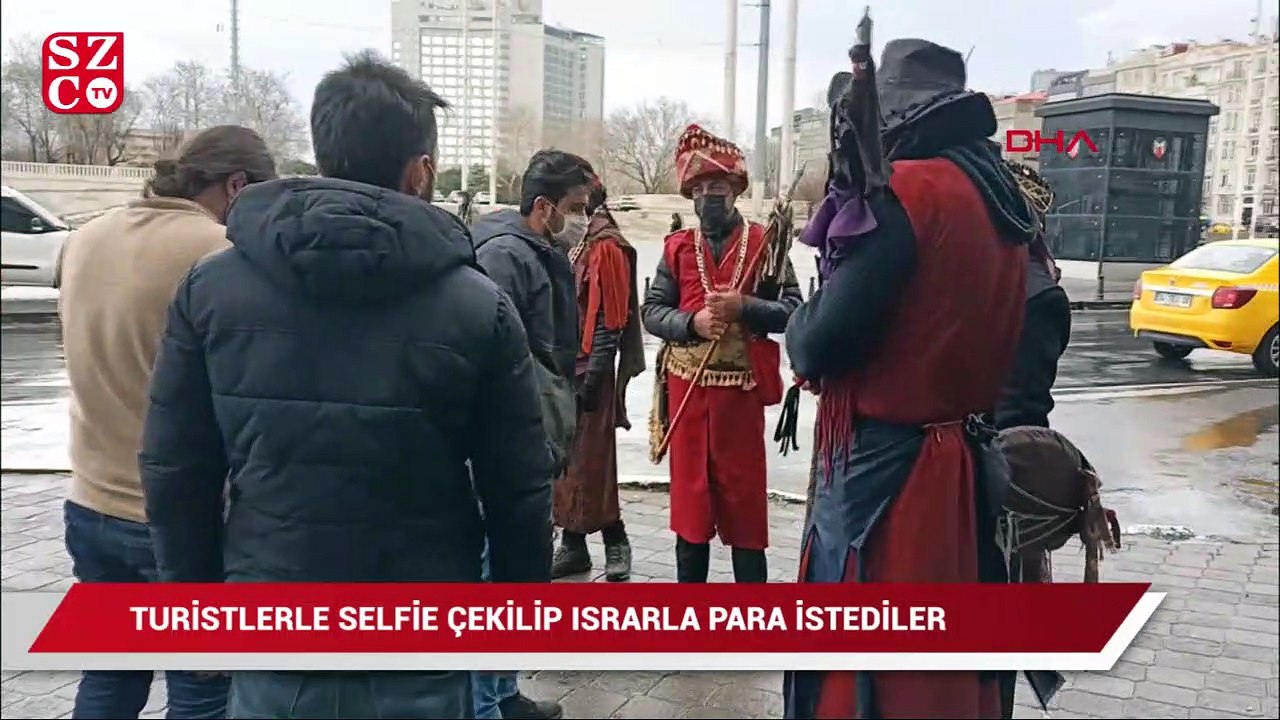 Taksim'de turistlerle selfie çekilip ısrarla para isteyen kostümlü 5 kişiye işlem