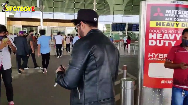 Singer Shibani Kashyap with Dheeraj Dhoopar Spotted at the Airport | SpotboyE