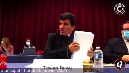 Cacophonie - Le maire de Cabourg annonce que le préfet lui a annoncé un confinement général à partir de jeudi pour 5 semaines avec écoles ouvertes et magasins fermés - VIDEO