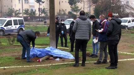Aydınlatma direğine dayalı vaziyette ölü bulundu