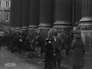 Vente de buis pour la fête des Rameaux devant les églises de Saint-Sulpice et de la Madeleine, Paris