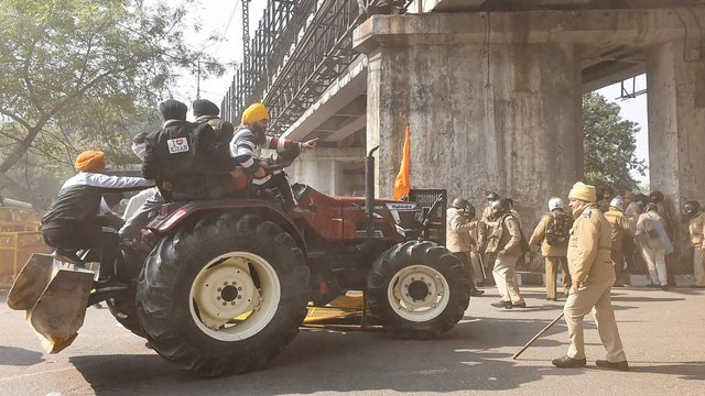 Delhi Police urges farmers to maintain calm and go back
