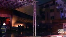 Adana'da korkutan yangın... Mobilya atölyesinde başladı yandaki binaya sıçradı