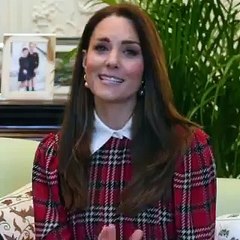 Los duques de Cambridge charlan con sanitarios escoceses