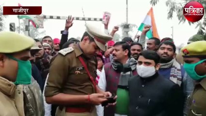 सपा की ट्रैक्टर रैली में कांस्टेबल घायल, यह है पूरा मामला