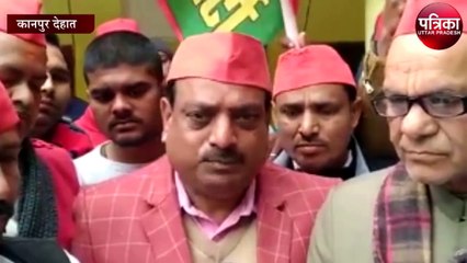 सपा कार्यकर्ताओं के काफिले को पुलिस ने रोका