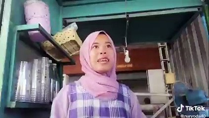 دب يطارد متزلج في منتجع روماني