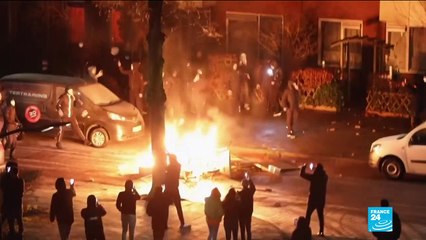 Download Video: Dutch police use tear gas, water cannons after third night of violent riots against Covid-19 curfew