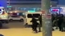 Rusya'da bir protestocu polislerin elinden böyle kurtuldu! O kaçış anları sosyal medyada gündem oldu