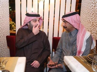 عبادي الجوهر يستقبل تركي آل الشيخ بحفاوة في افتتاح مطعمه الجديد