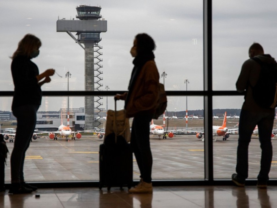 Wegen mutationen: drastische einschränkung des flugverkehrs?