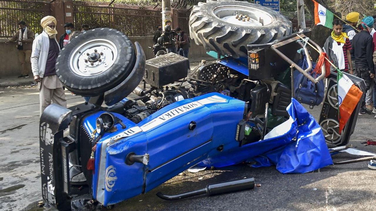 Protesting farmer dies as tractor overturns at ITO: Police