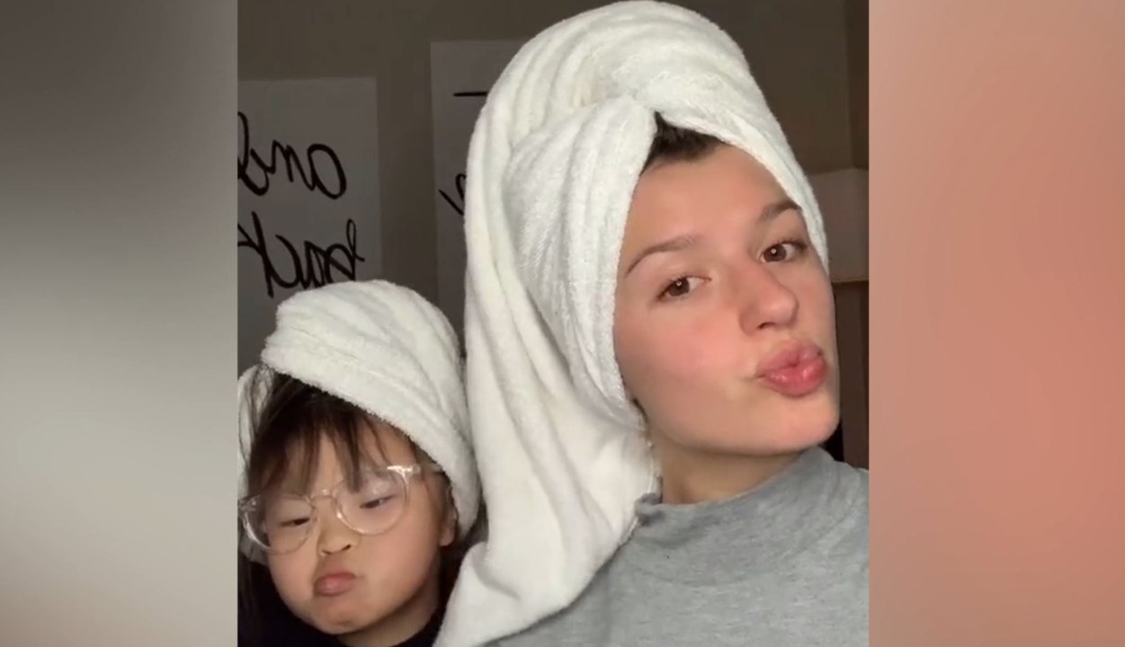 Ce duo de sœurs fait sensation sur Tik Tok !