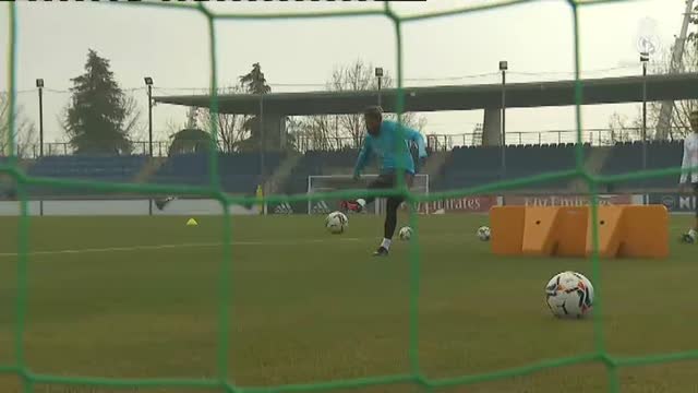Carvajal entrena con el grupo y Ramos lo hace en solitario