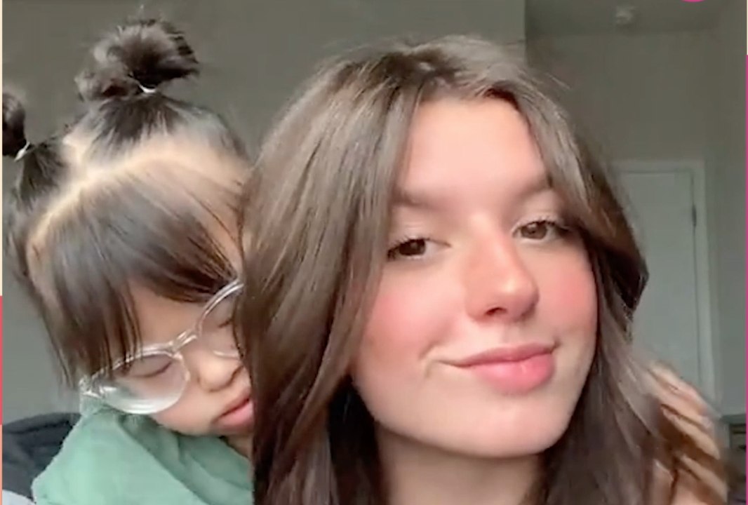 Porteuse de trisomie 21, Worthy a décidé de réaliser des tutos beauté sur sa soeur