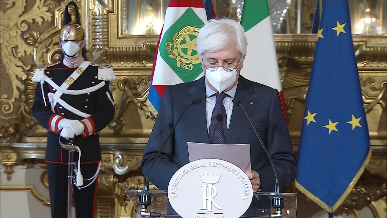 Lemondott Giuseppe Conte, de maradna