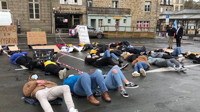 Fatigués, les étudiants manifestent leur colère