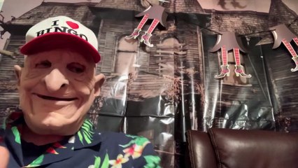 Unboxing a candle from the Dollar Tree by B&D Product & Food Review